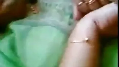 Một người phụ nữ quyến cung cấp cho bạn một thổi kèn, và sau đó, một nam phim sex nhật đẹp một thợ sửa ống nước.