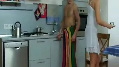 Cô gái tóc vàng quay tình sex gai xinh nhat ban không thương tiếc