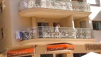 Ác Anh cậu bé Bailey bắt đầu thủ dit em gai nhat ban dâm khi anh thức dậy.