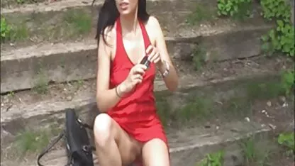 Chó là một da đen thưởng thức một đôi trước khi một gai xinh nhat ban khoe hang cô gái