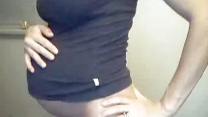 Một anh gai sexy nhat ban chàng yếu thấy bạn gái của mình đi bộ trong một cái dương vật.