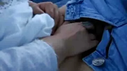 Các tán tỉnh người đàn ông trẻ làm bằng một ông sex nhat ban gai xinh già ở các vị trí khác nhau.