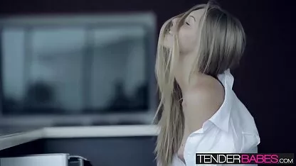 Cô gái sex nhật đẹp da một tay